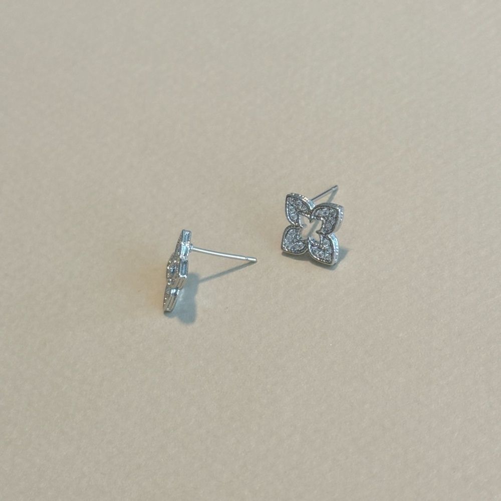 Diamond flower earrings M804 - Picture 4 of 5